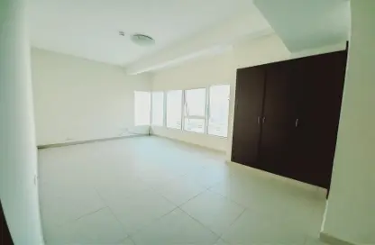 Apartment - 2 Bedrooms - 3 Bathrooms for rent in Al Qulaya'ah - Al Sharq - Sharjah