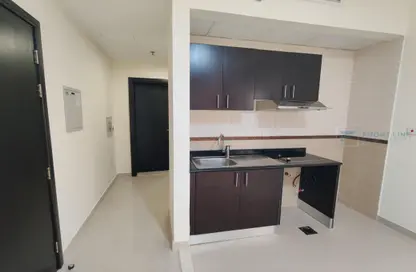 Apartment - 1 Bathroom for rent in Infinity Building - Sheikh Zayed Road - Dubai