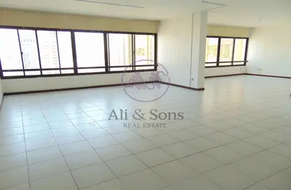 Apartment - 4 Bedrooms - 3 Bathrooms for rent in Tourist Club Area - Abu Dhabi