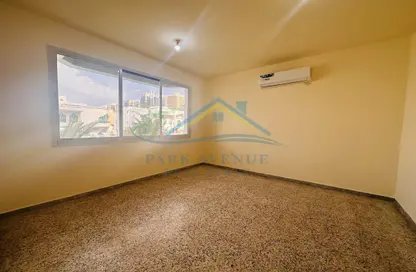 Apartment - 1 Bedroom - 1 Bathroom for rent in Madinat Zayed - Abu Dhabi