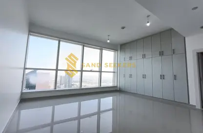 Apartment - 3 Bedrooms - 5 Bathrooms for rent in New Emi State Tower - Airport Road - Abu Dhabi