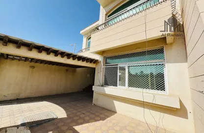 Villa - Studio - 4 Bathrooms for rent in Al Khabisi - Al Ain