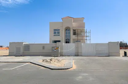 Villa - 4 Bedrooms - 5 Bathrooms for rent in Alreeman II - Al Shamkha - Abu Dhabi