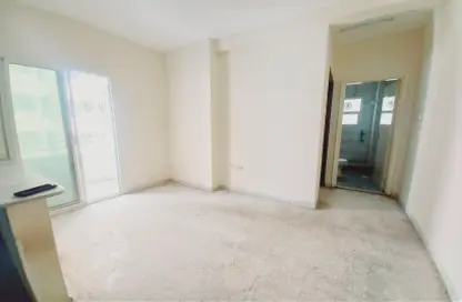 Apartment - 1 Bedroom - 1 Bathroom for rent in Al Ateek Tower 1 - Al Shuwaiheen - Sharjah