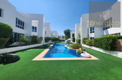 Compound - 4 Bedrooms - 5 Bathrooms for rent in Jumeirah 1 Villas - Jumeirah 1 - Jumeirah - Dubai