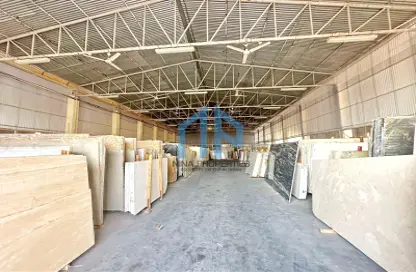 Warehouse - Studio - 2 Bathrooms for rent in Umm Ramool - Dubai