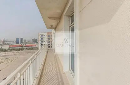 Apartment - 3 Bedrooms - 4 Bathrooms for sale in Mazaya 15 - Queue Point - Dubai Land - Dubai