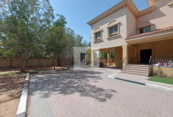 Villa - 3 Bedrooms - 5 Bathrooms for rent in Shakhbout City - Abu Dhabi