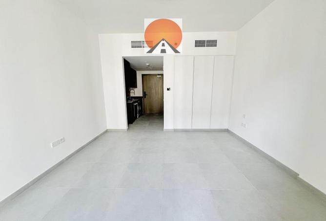 Apartment - 1 Bathroom for rent in Tiraz 2 - Aljada - Sharjah