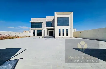 Villa - 4 Bedrooms - 6 Bathrooms for rent in Al Aweer 1 - Al Aweer - Dubai