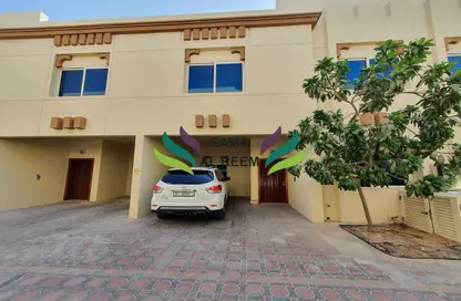 Villa - 3 Bedrooms - 4 Bathrooms for rent in Jumeirah 1 Villas - Jumeirah 1 - Jumeirah - Dubai