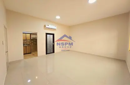 Apartment - 1 Bathroom for rent in Airport Road - Abu Dhabi