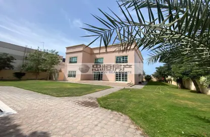 Villa - 5 Bedrooms - 6 Bathrooms for rent in Jumeirah 1 Villas - Jumeirah 1 - Jumeirah - Dubai