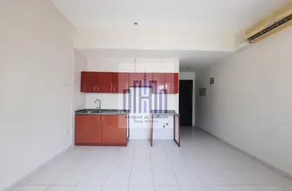 Apartment - 1 Bathroom for rent in Muwailih Building - Muwaileh - Sharjah