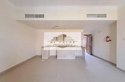 Apartment - 1 Bathroom for rent in Al Shaiba Building 512 - Al Nahda - Sharjah