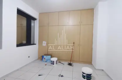 Apartment - 1 Bedroom - 2 Bathrooms for rent in Al Falah Street - City Downtown - Abu Dhabi