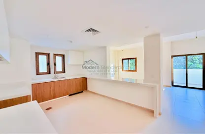 Apartment - 2 Bedrooms - 2 Bathrooms for rent in The Gardens Buildings - The Gardens - Dubai