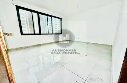 شقة - 2 غرف نوم - 2 حمامات للايجار في شارع النجدة - أبوظبي