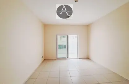 Apartment - 2 Bedrooms - 3 Bathrooms for rent in Yasmeen Tower - Al Majaz 2 - Al Majaz - Sharjah