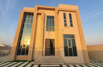 Villa - 5 Bedrooms - 6 Bathrooms for rent in Al Aweer - Dubai