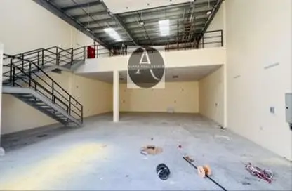 Warehouse - Studio - 1 Bathroom for rent in Al Sajaa - Sharjah