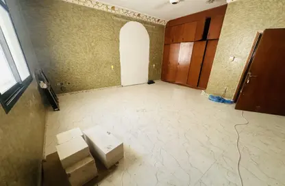 Villa - 1 Bathroom for rent in Vision Twin Towers - Al Najda Street - Abu Dhabi