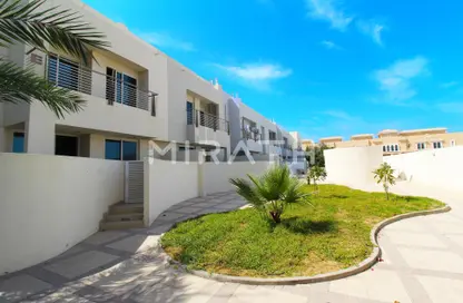 Villa - 4 Bedrooms - 4 Bathrooms for rent in Jumeirah 1 Villas - Jumeirah 1 - Jumeirah - Dubai