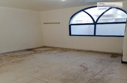 صورة لـ غرفة فارغة شقة - 1 حمام للايجار في شارع سلطان بن زايد الاول - منطقة المرور - أبوظبي ، صورة رقم 1