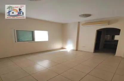 Apartment - 2 Bedrooms - 2 Bathrooms for rent in Al Qulaya'ah - Al Sharq - Sharjah