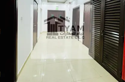 Apartment - 1 Bedroom - 2 Bathrooms for rent in Corniche Tower - Ajman Corniche Road - Ajman