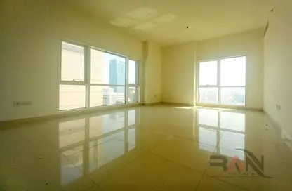 شقة - 2 غرف نوم - 3 حمامات للايجار في برج الياسمين - شارع المطار - أبوظبي