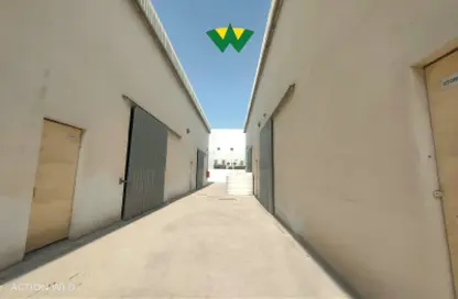 Warehouse - Studio - 3 Bathrooms for rent in M-40 - Mussafah Industrial Area - Mussafah - Abu Dhabi