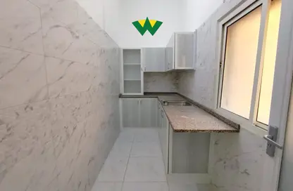 Apartment - 2 Bedrooms - 1 Bathroom for rent in Baniyas East - Baniyas - Abu Dhabi