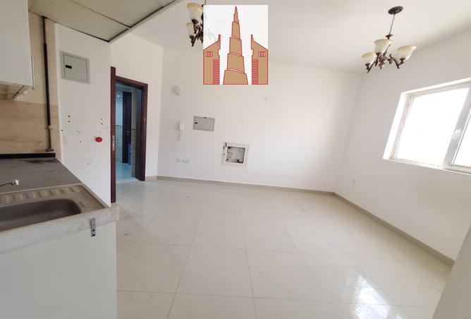 Apartment - 1 Bathroom for rent in SG Muwaileh Building - Muwaileh - Sharjah