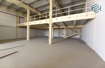 Warehouse - Studio - 1 Bathroom for rent in Al Sajaa - Sharjah