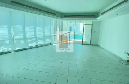 شقة - 3 غرف نوم - 4 حمامات للايجار في برج بالغيلم - شارع الكورنيش - أبوظبي