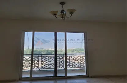 Apartment - 1 Bathroom for rent in IC1-EMR-02 - Emirates Cluster - International City - Dubai