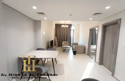 شقة - غرفة نوم - 2 حمامات للايجار في ذا في تاور - مجمع دبي ريزيدنس - دبي