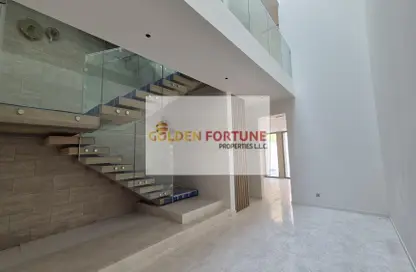 Villa - 5 Bedrooms - 7 Bathrooms for rent in Jumeirah - Dubai