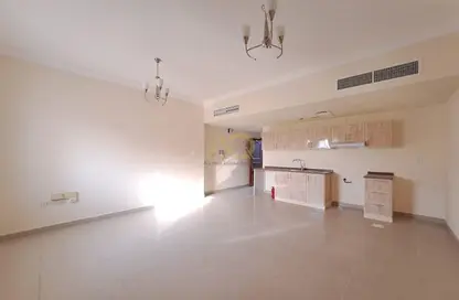 Apartment - 1 Bathroom for rent in Al Hafeet Tower 8 - Al Nahda - Sharjah