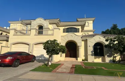 Villa - 4 Bedrooms - 6 Bathrooms for rent in Palm Jumeirah - Dubai