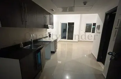 Apartment - 1 Bathroom for rent in Tower 2 - Al Reef Downtown - Al Reef - Abu Dhabi