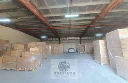 Warehouse - Studio - 1 Bathroom for rent in Al Sajaa - Sharjah