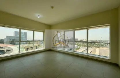 شقة - 2 غرف نوم - 4 حمامات للايجار في مبنى نهيل - الروضة - أبوظبي