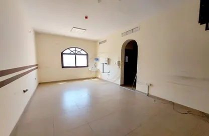 عمارة بالكامل - استوديو للايجار في العامريه - الجيمي - العين