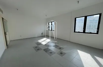 Apartment - 4 Bedrooms - 5 Bathrooms for rent in Hamdan Street - Abu Dhabi