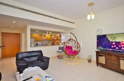 Apartment - 3 Bedrooms - 3 Bathrooms for rent in Al Ghaf 2 - Al Ghaf - Greens - Dubai