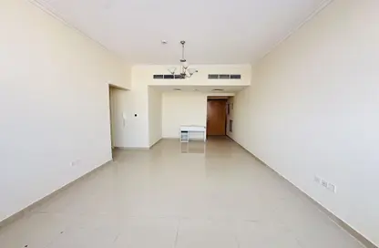 Apartment - 3 Bedrooms - 3 Bathrooms for rent in Muwaileh 3 Building - Muwaileh - Sharjah