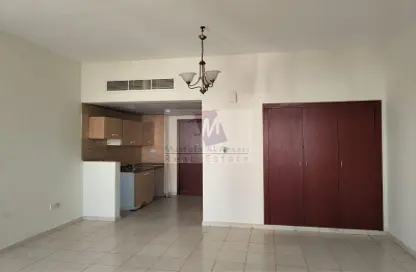 Apartment - 1 Bathroom for rent in X15 - England Cluster - International City - Dubai