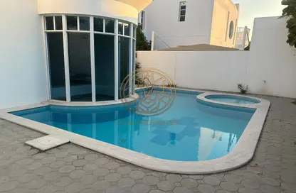 Villa - 5 Bedrooms - 5 Bathrooms for rent in Jumeirah 1 - Jumeirah - Dubai